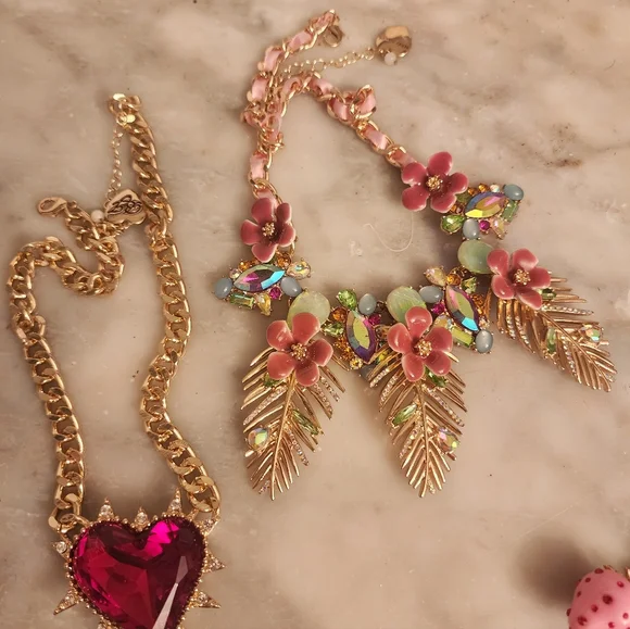 Lot Of Betsey Johnson Jewery - Picture 3 of 10